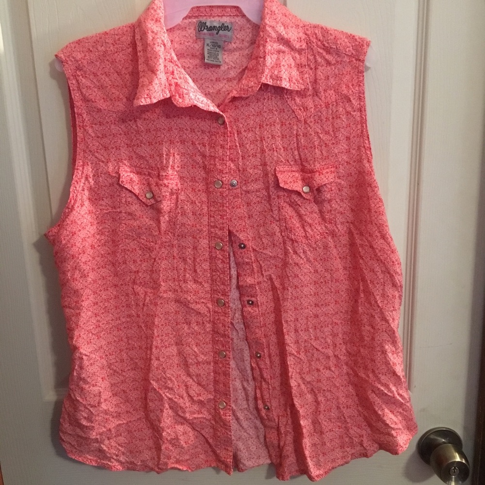 Wrangler sleeveless button up top